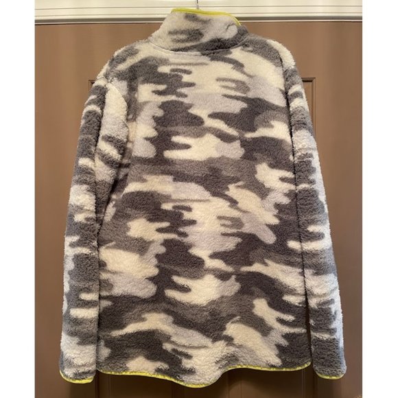 NWT Crown & Ivy sherpa camouflage pullover size XL - Picture 2 of 3